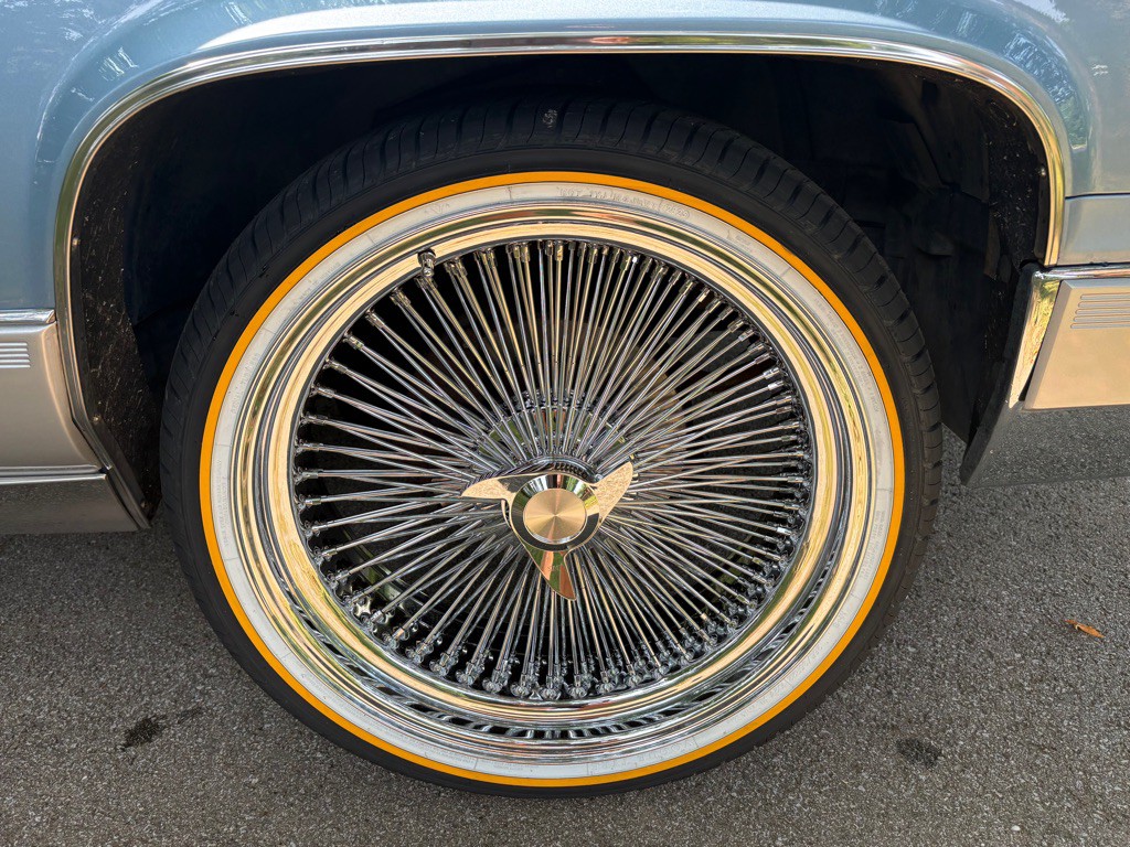 1992 Cadillac Brougham Image 32