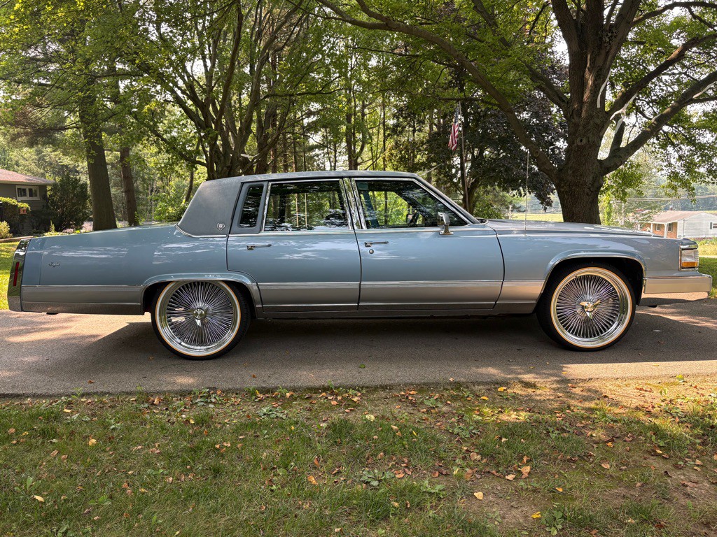 1992 Cadillac Brougham Image 35