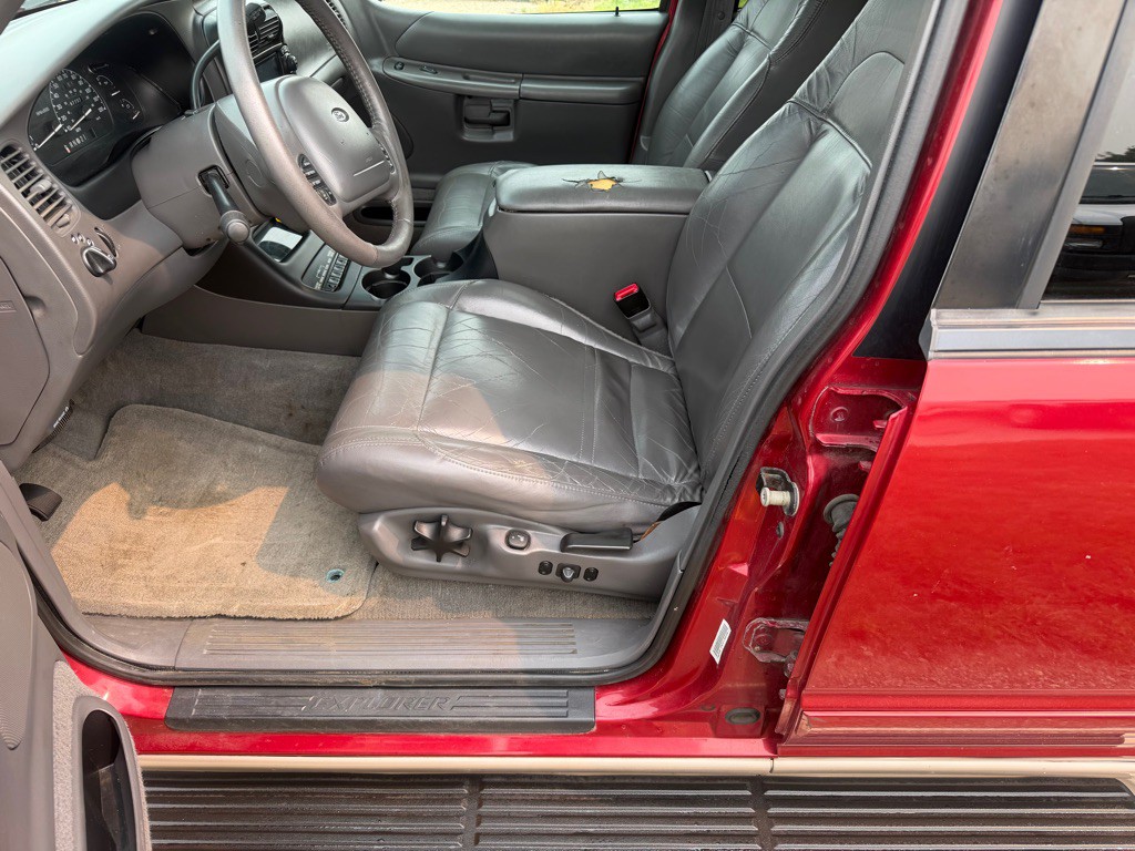 2001 Ford Explorer Image 9