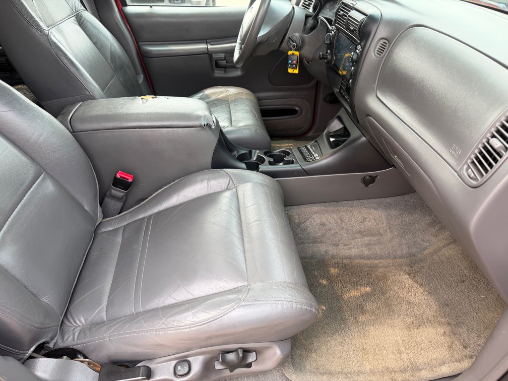 2001 Ford Explorer Image 11