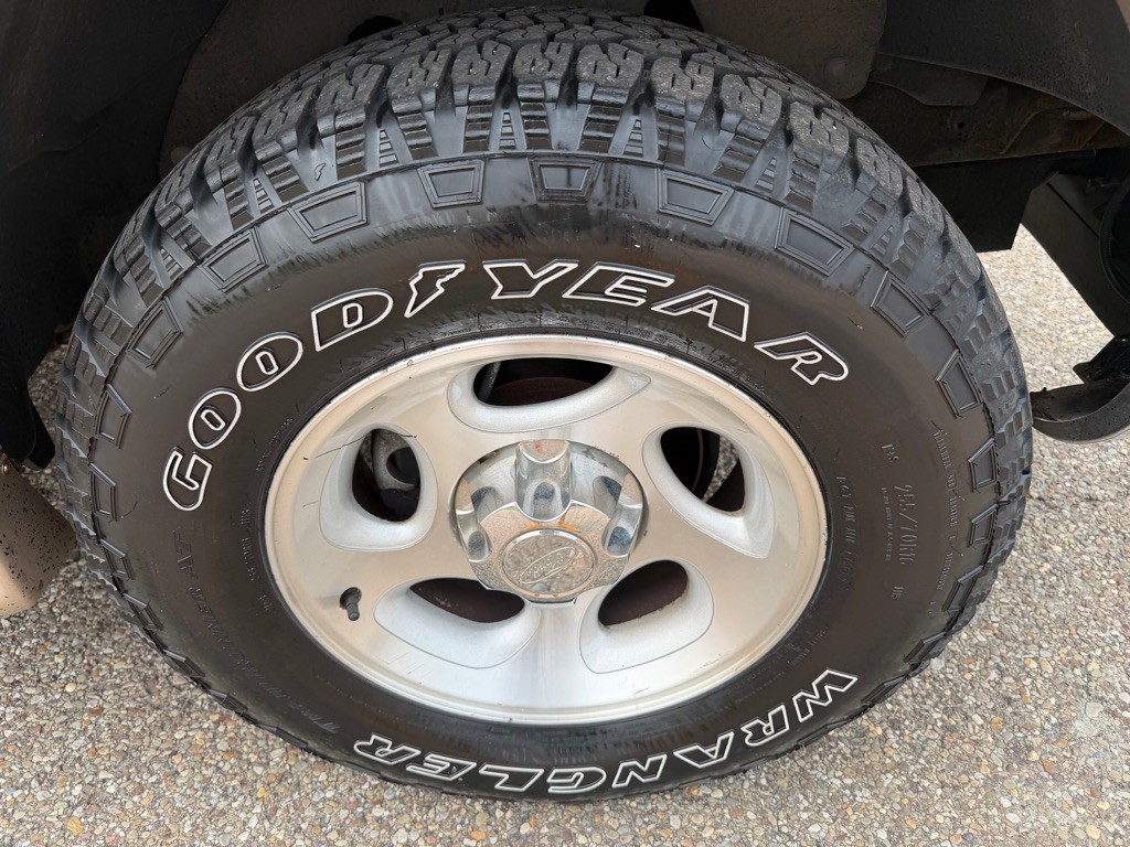 2001 Ford Explorer Image 15