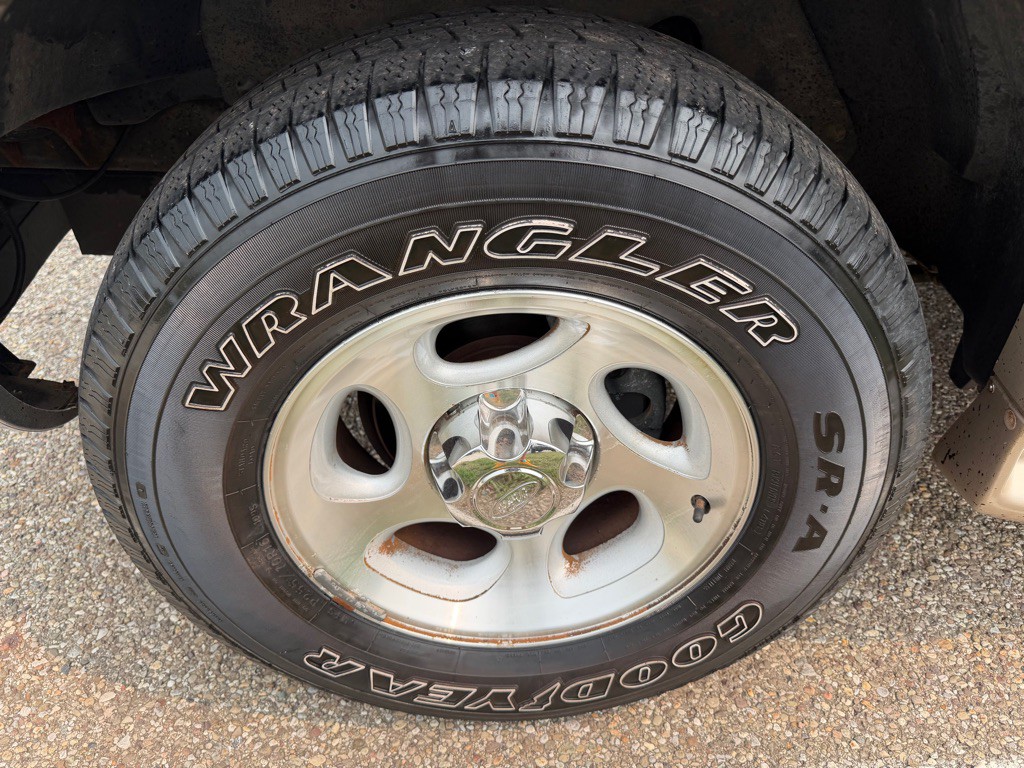 2001 Ford Explorer Image 16
