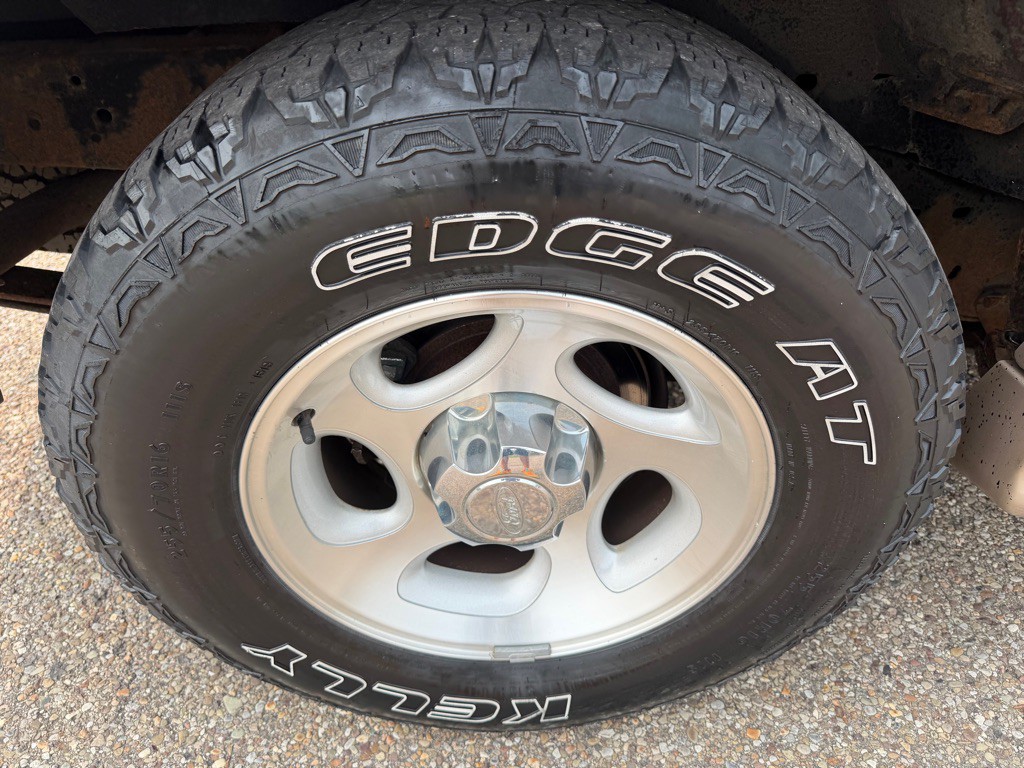 2001 Ford Explorer Image 18