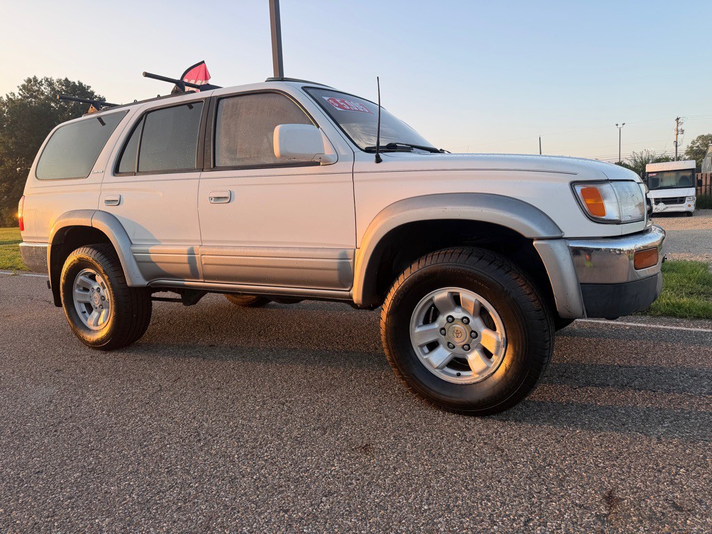 1998 Toyota 4Runner Image 1