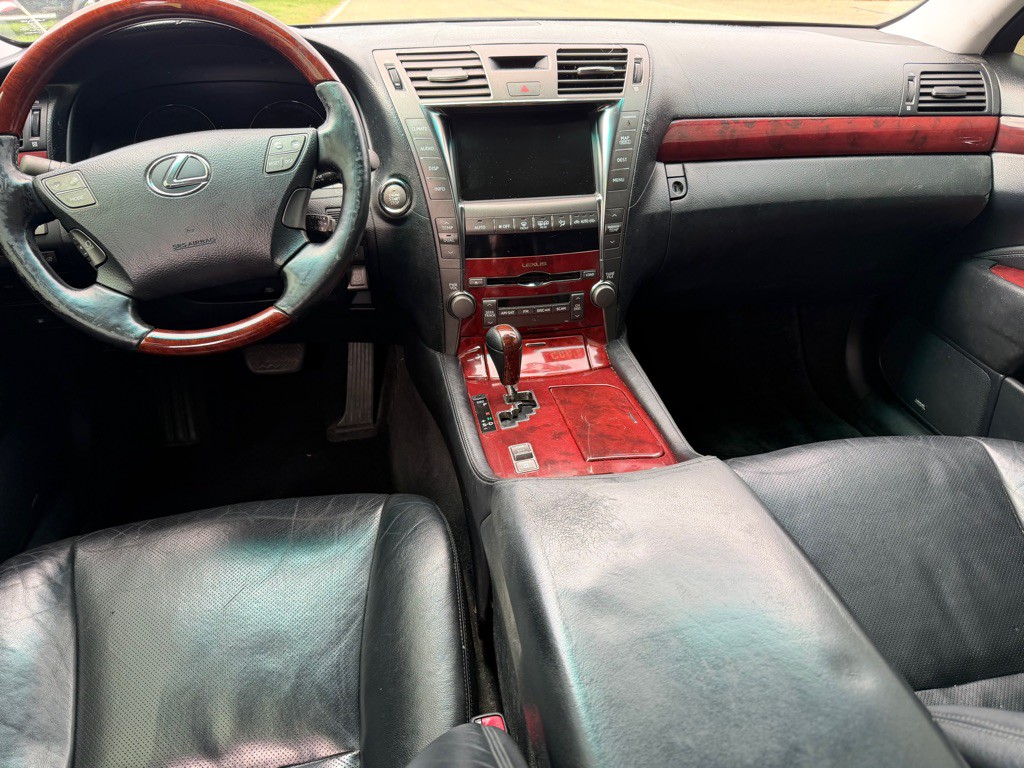 2007 Lexus LS 460 Image 10