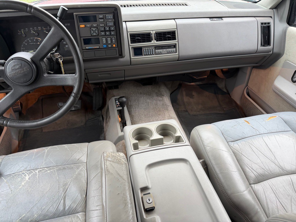 1994 Chevrolet Suburban Image 10