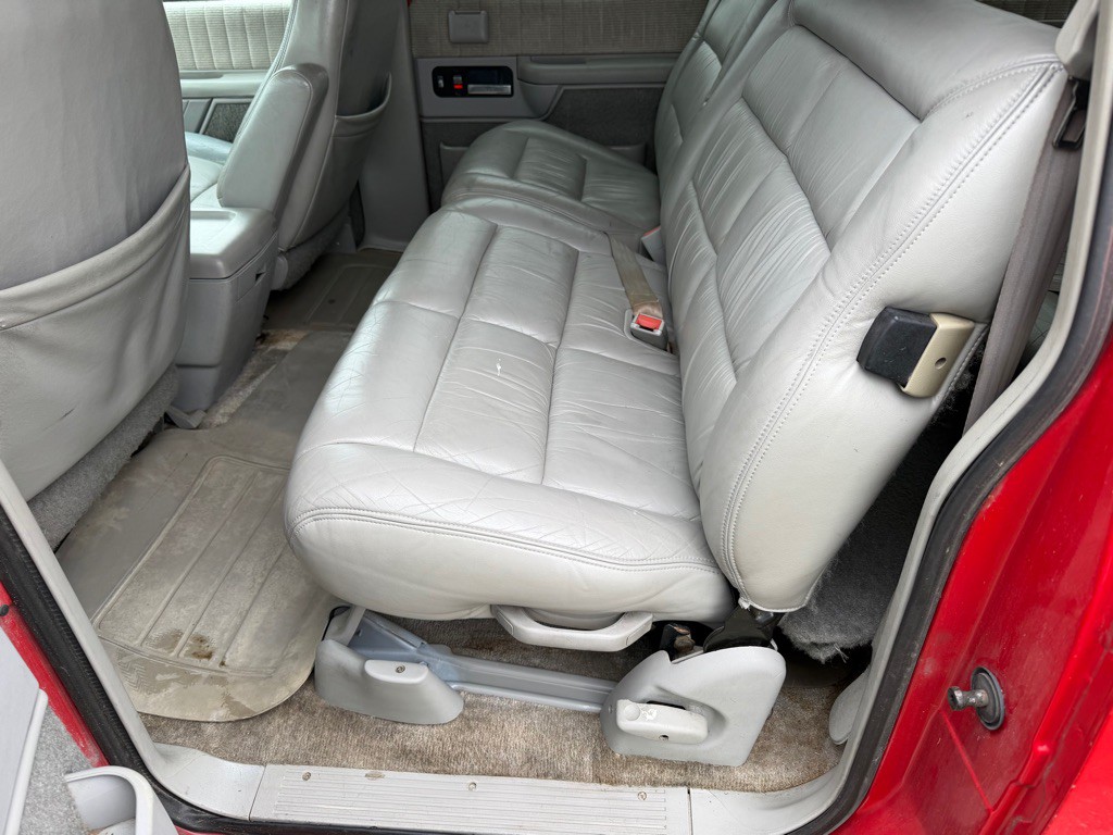 1994 Chevrolet Suburban Image 12