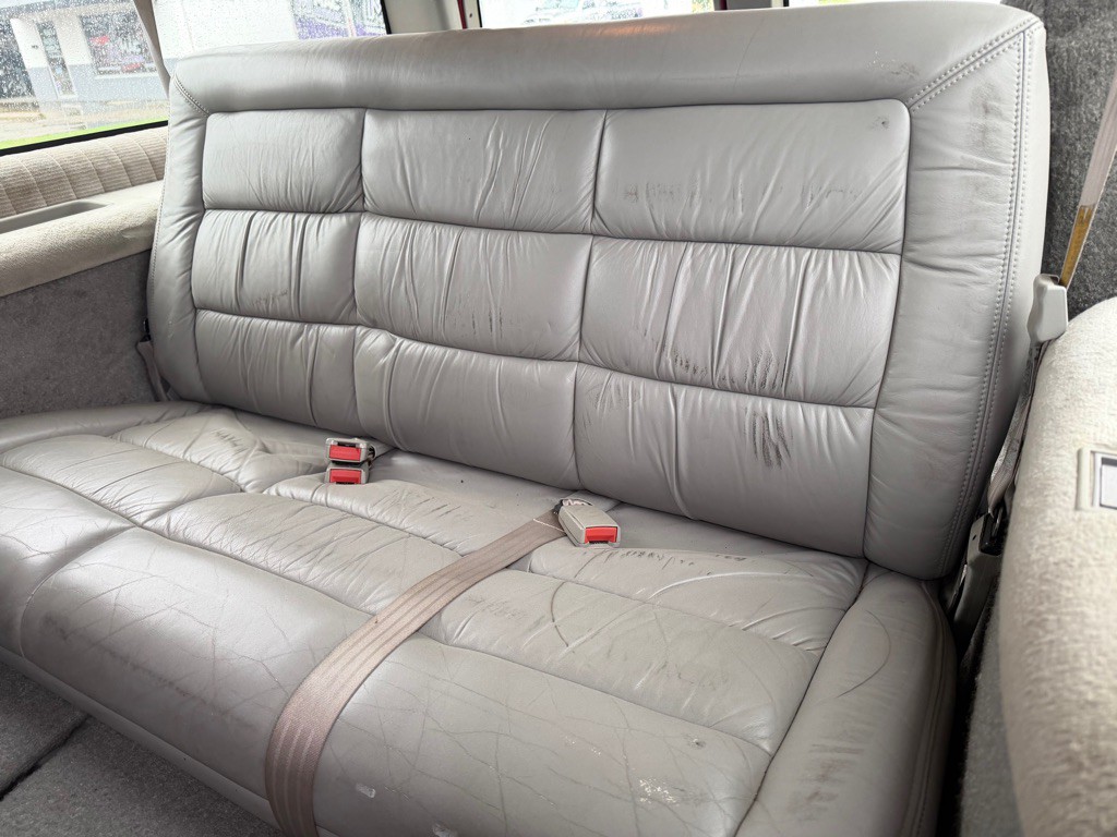 1994 Chevrolet Suburban Image 14