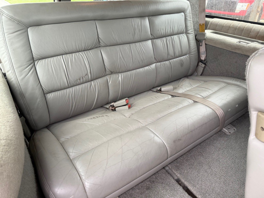 1994 Chevrolet Suburban Image 15