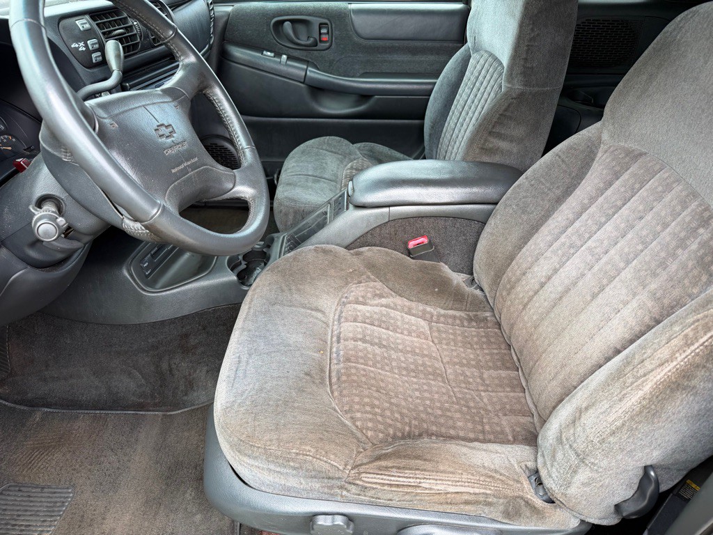 1998 Chevrolet Blazer Image 9