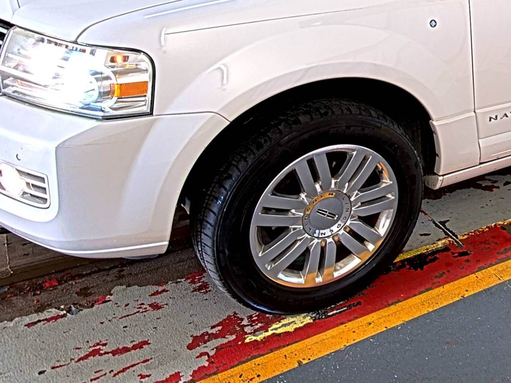 2013 Lincoln Navigator Image 5