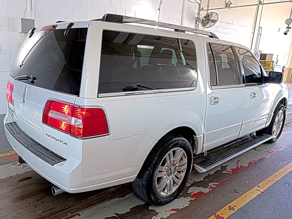 2013 Lincoln Navigator Image 8