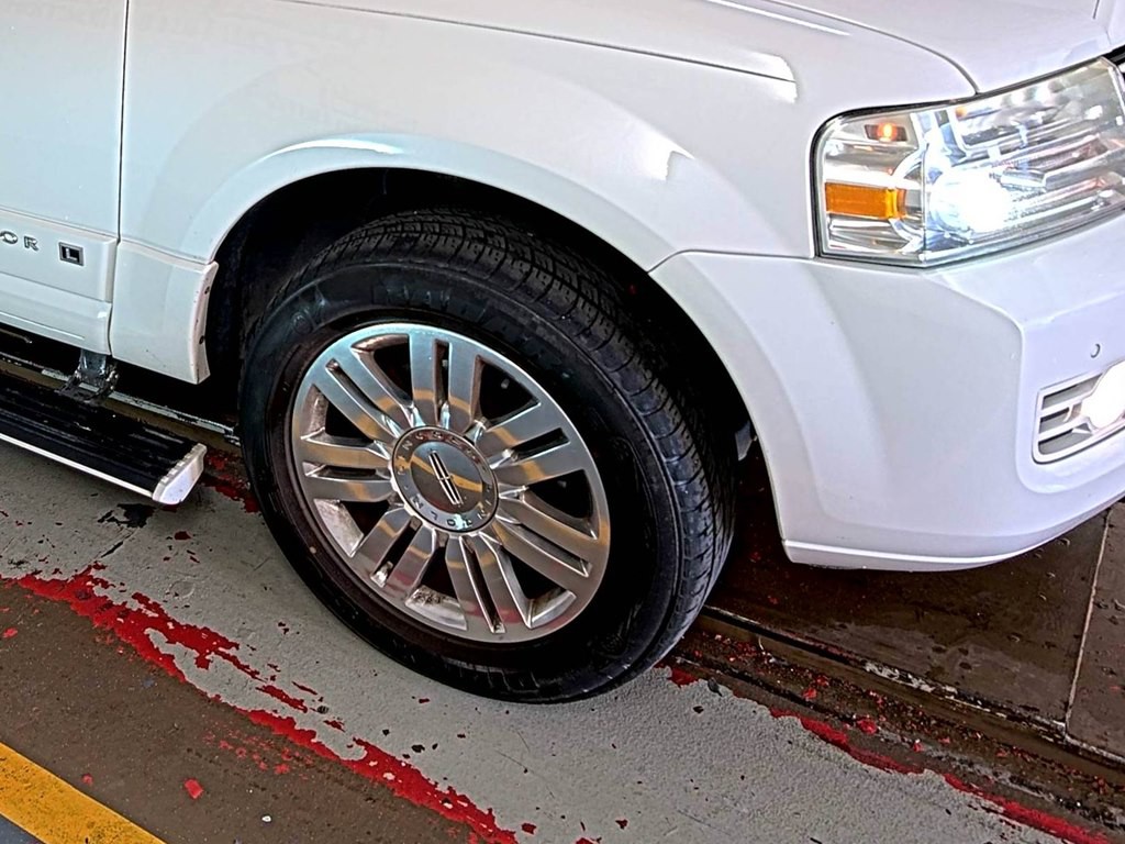 2013 Lincoln Navigator Image 9