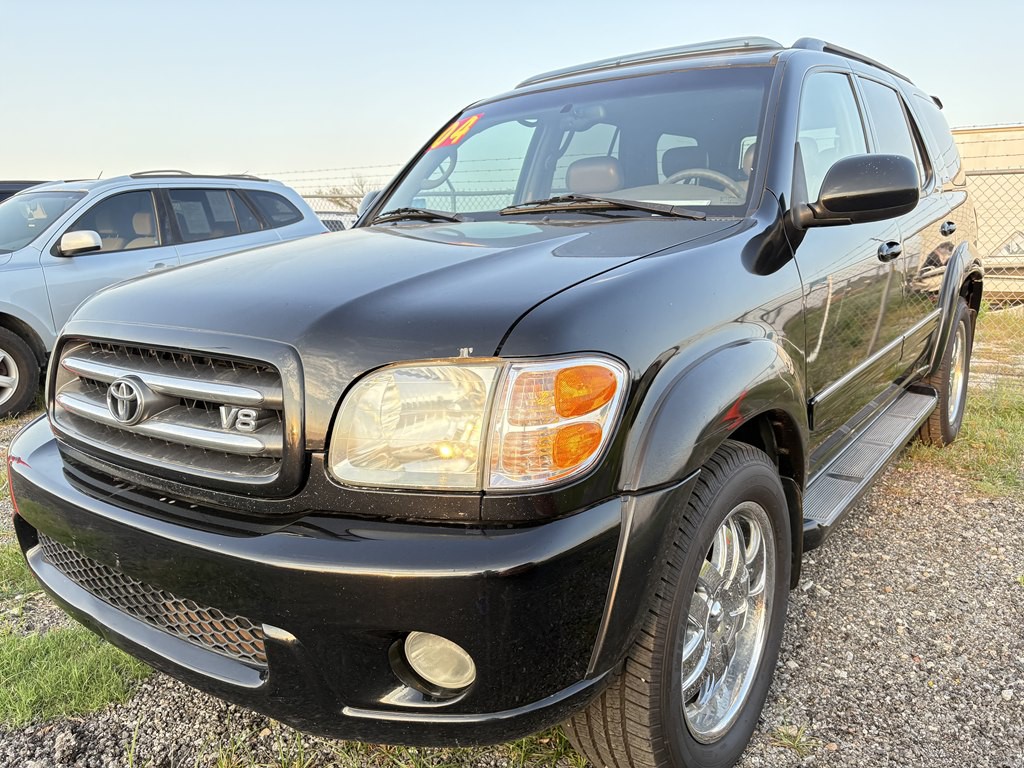 2004 Toyota Sequoia Image 2