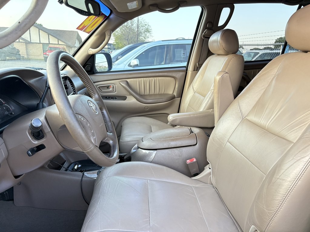 2004 Toyota Sequoia Image 3