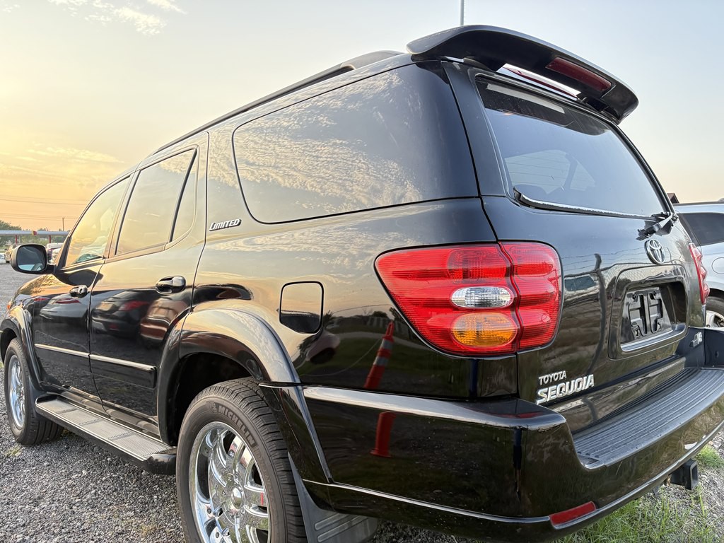 2004 Toyota Sequoia Image 4