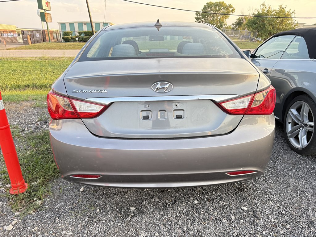 2013 Hyundai Sonata Image 2