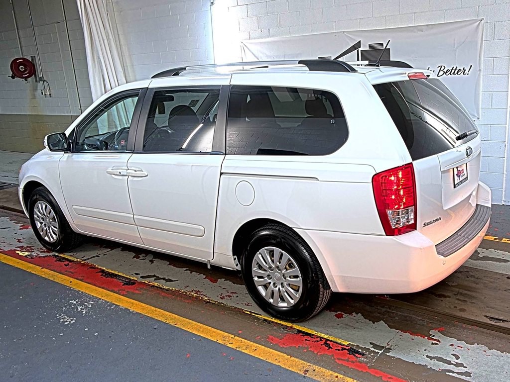 2011 Kia Sedona Image 4