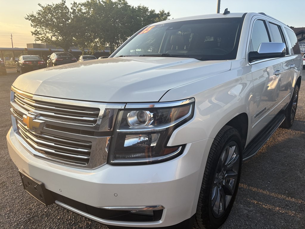 2015 Chevrolet Suburban Image 2