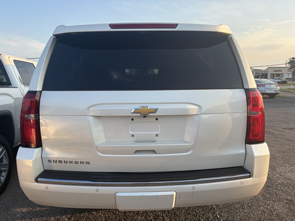 2015 Chevrolet Suburban Image 3