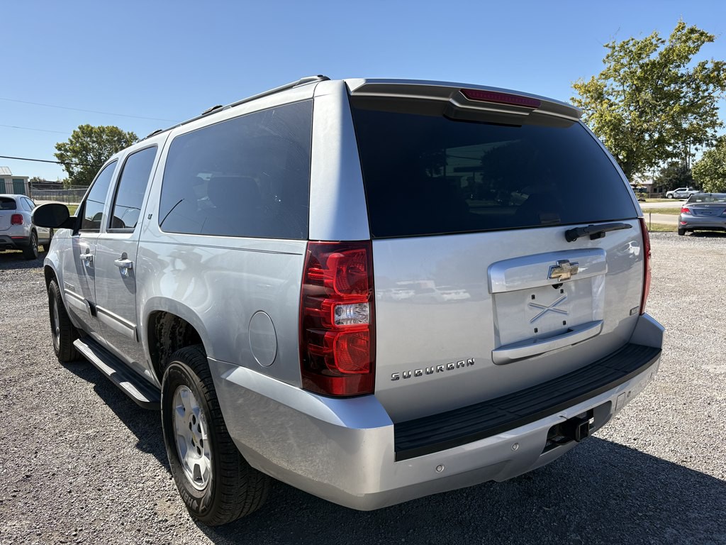 2010 Chevrolet Suburban Image 3