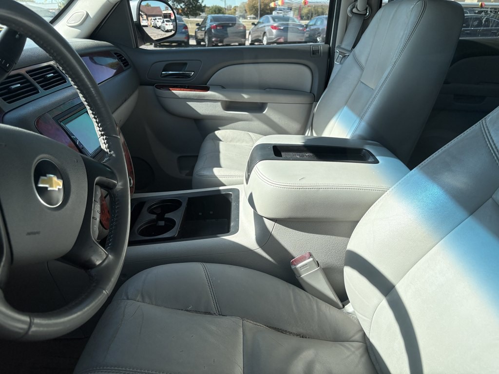 2010 Chevrolet Suburban Image 4