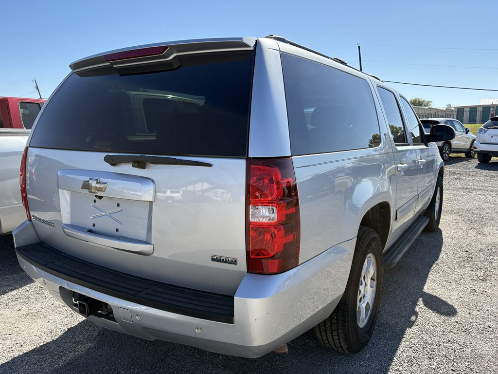 2010 Chevrolet Suburban Image 2