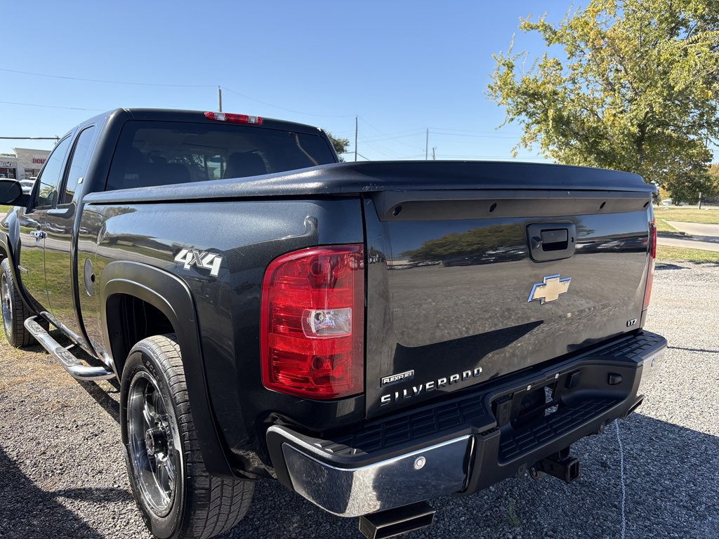 2010 Chevrolet Silverado 1500 Image 2