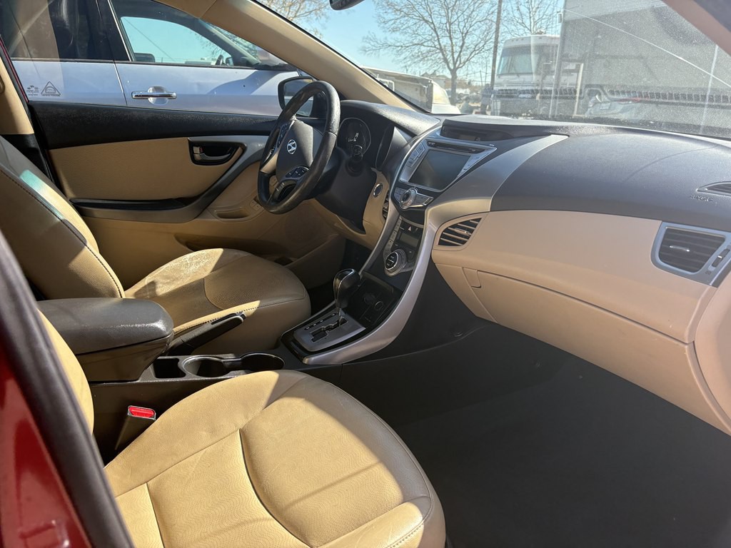 2013 Hyundai Elantra Image 2