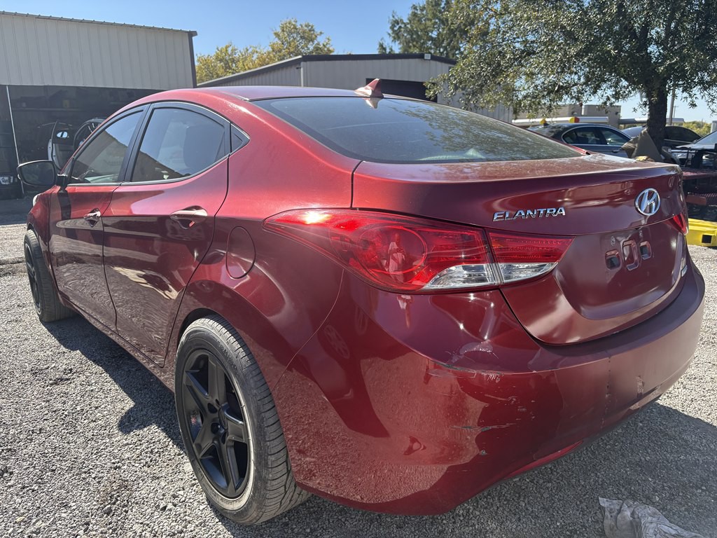 2013 Hyundai Elantra Image 4