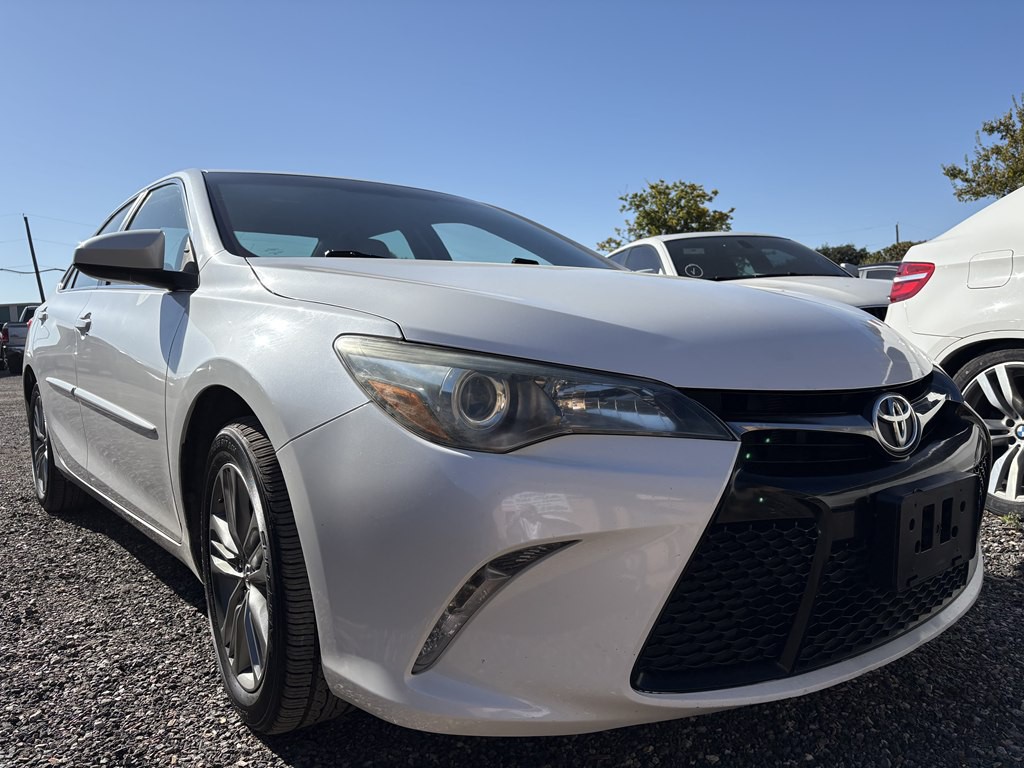 2016 Toyota Camry Image 1