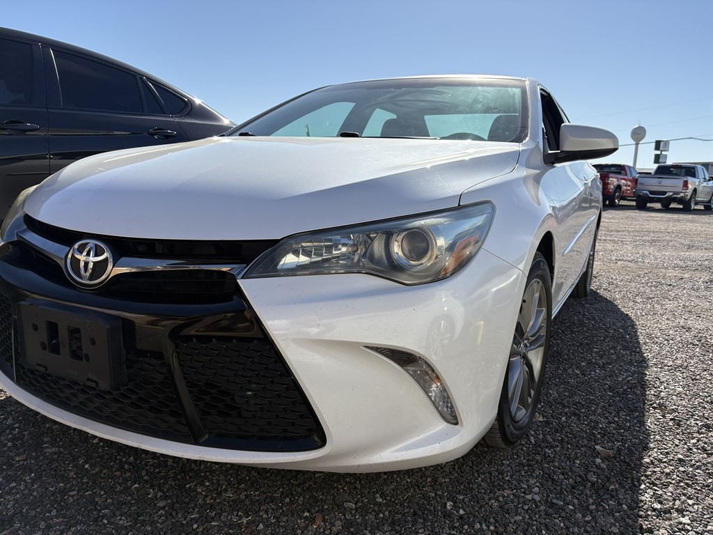 2016 Toyota Camry Image 2