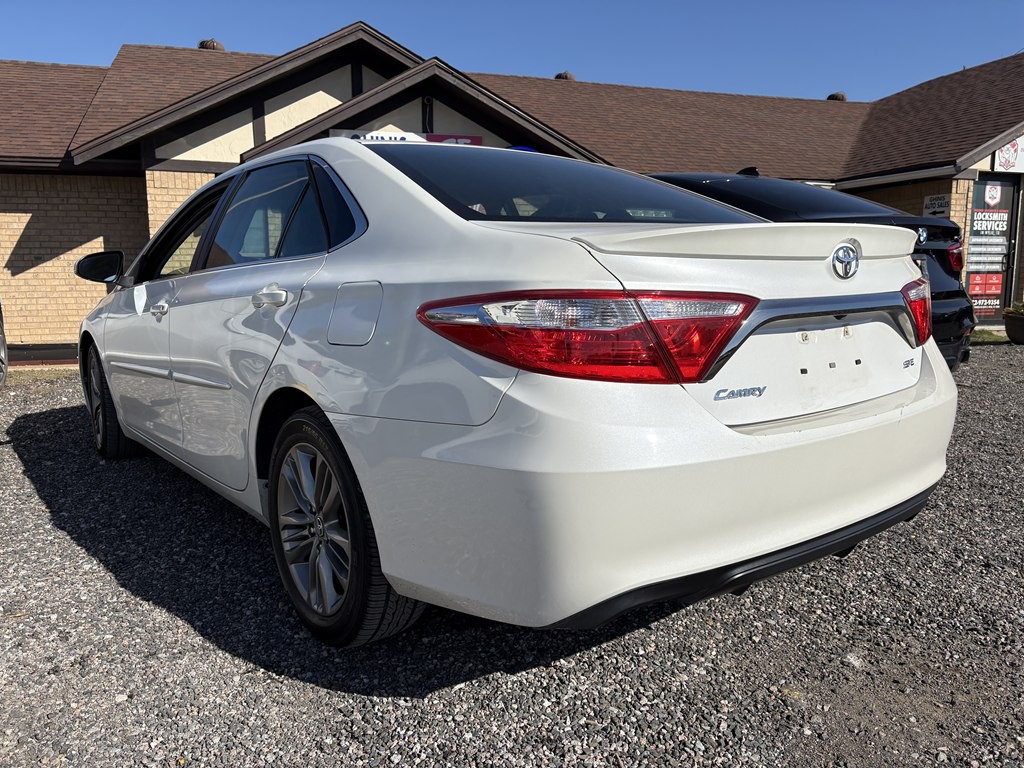 2016 Toyota Camry Image 3