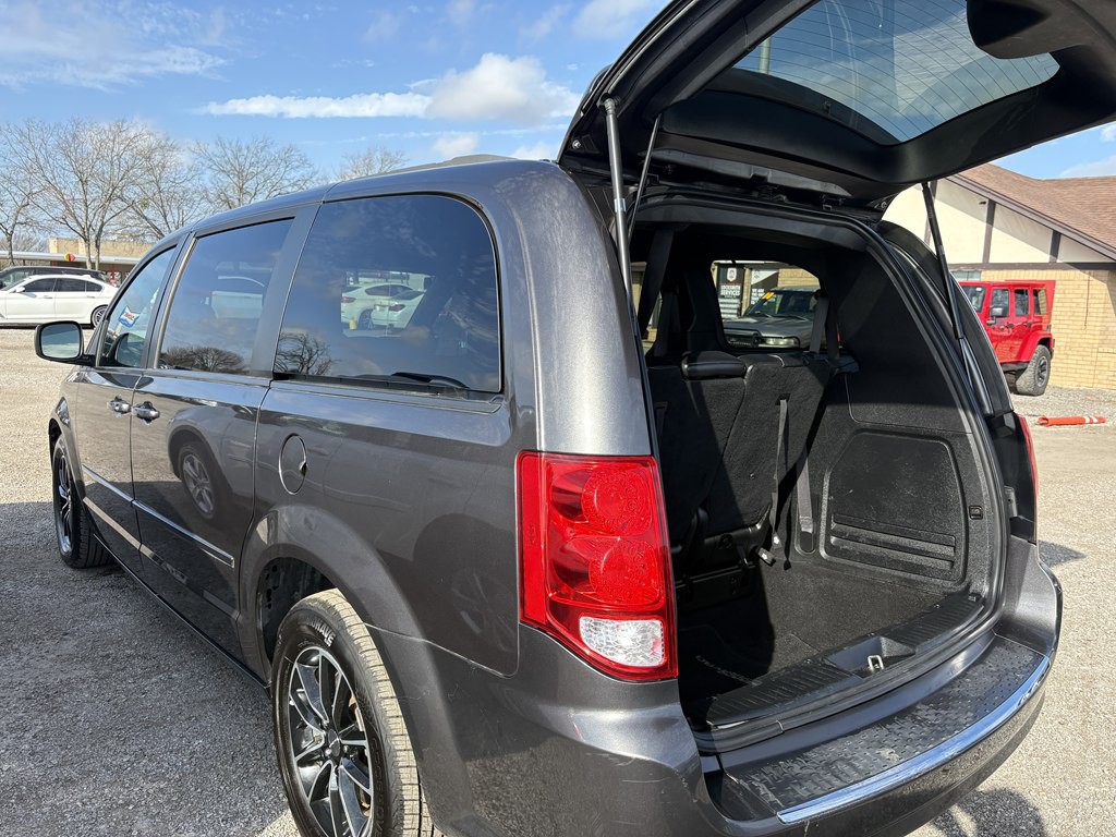2017 Dodge Grand Caravan Image 3