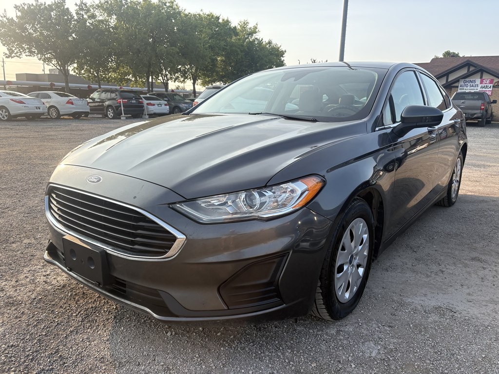 2020 Ford Fusion Image 2