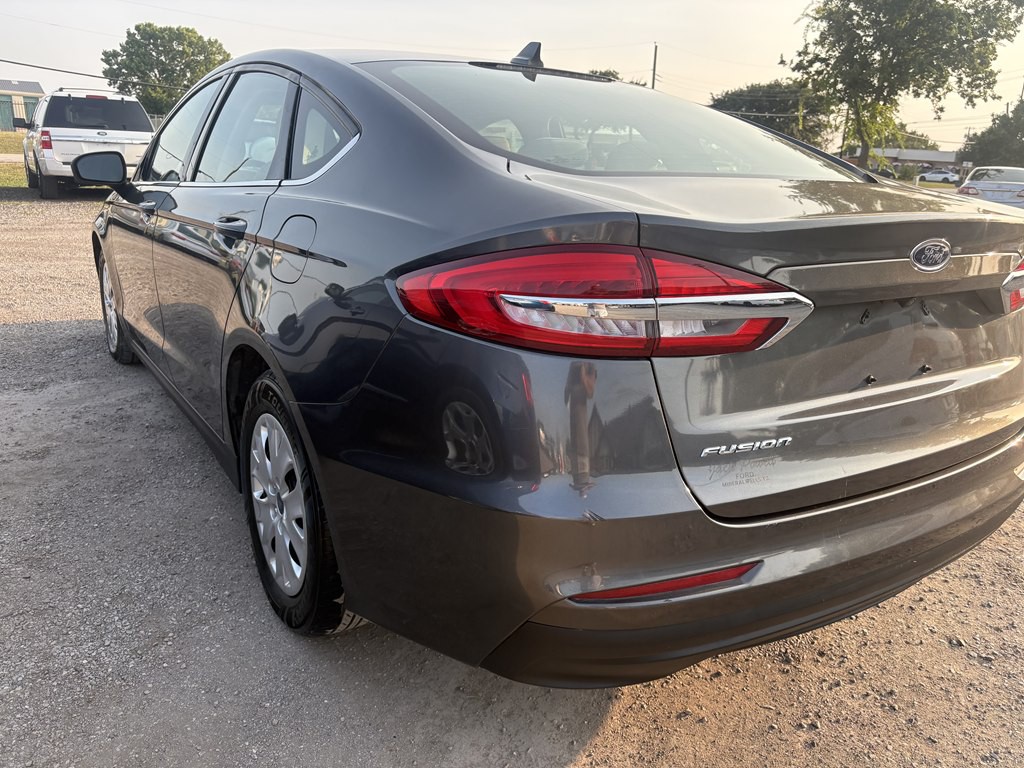 2020 Ford Fusion Image 3