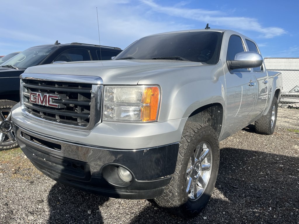 2011 GMC Sierra Image 2