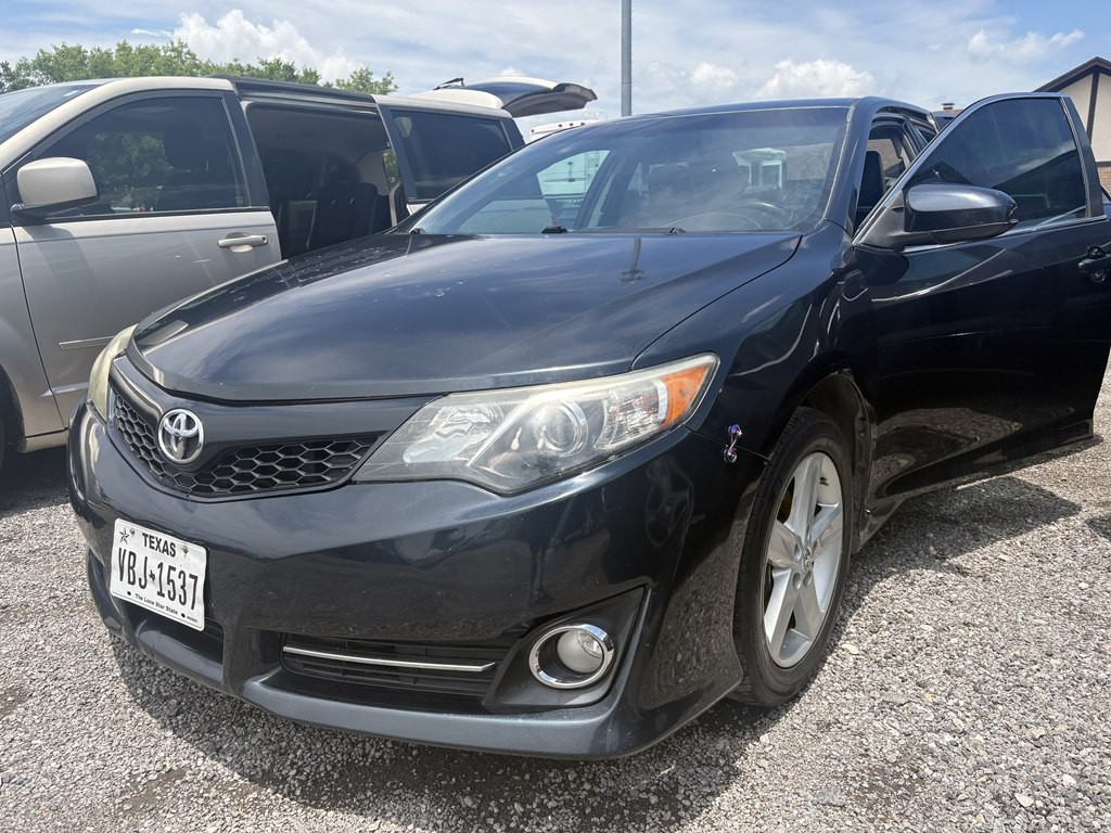 2012 Toyota Camry Image 2