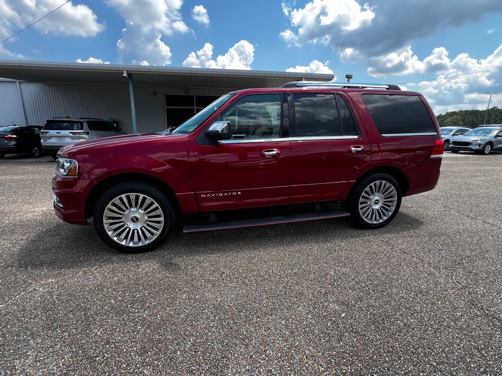 2015 Lincoln Navigator Image 2