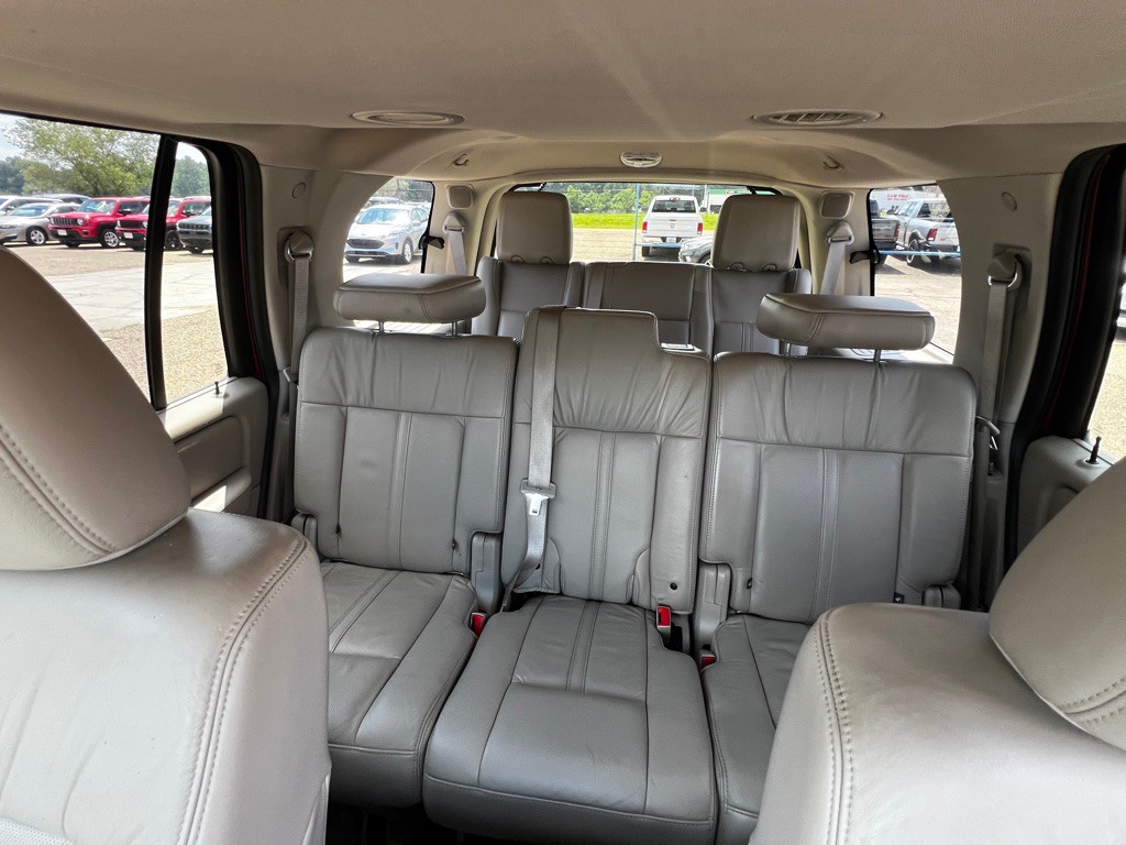 2015 Lincoln Navigator Image 9