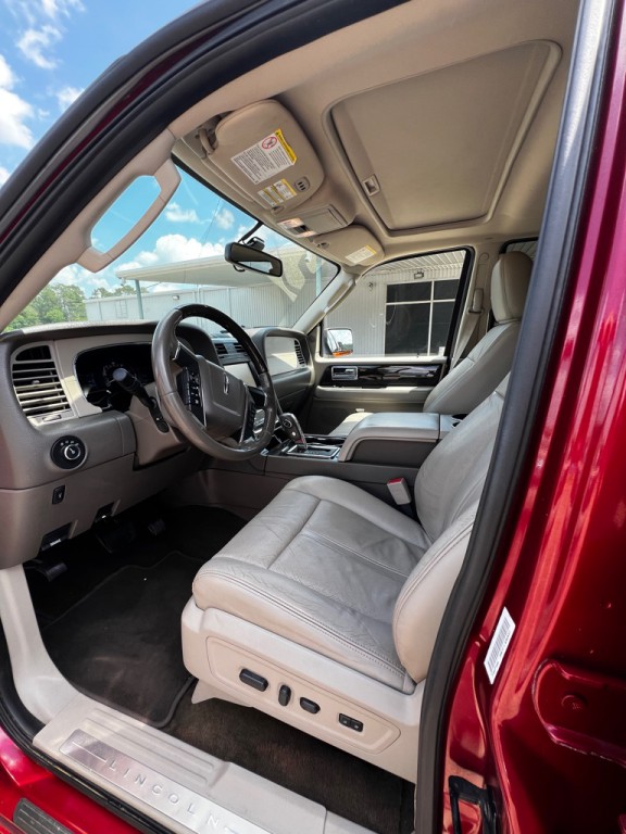 2015 Lincoln Navigator Image 12