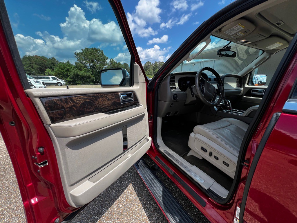 2015 Lincoln Navigator Image 13