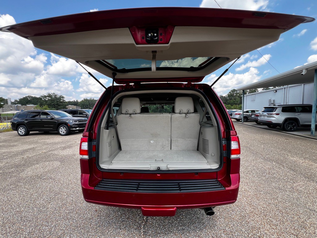 2015 Lincoln Navigator Image 17
