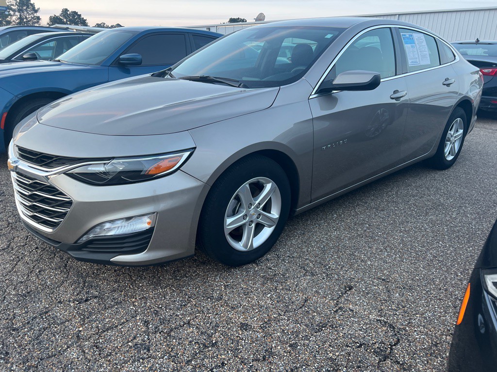 2024 Chevrolet Malibu Image 1