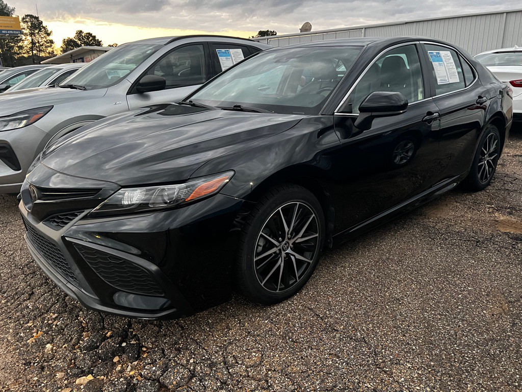 2021 Toyota Camry Image 1