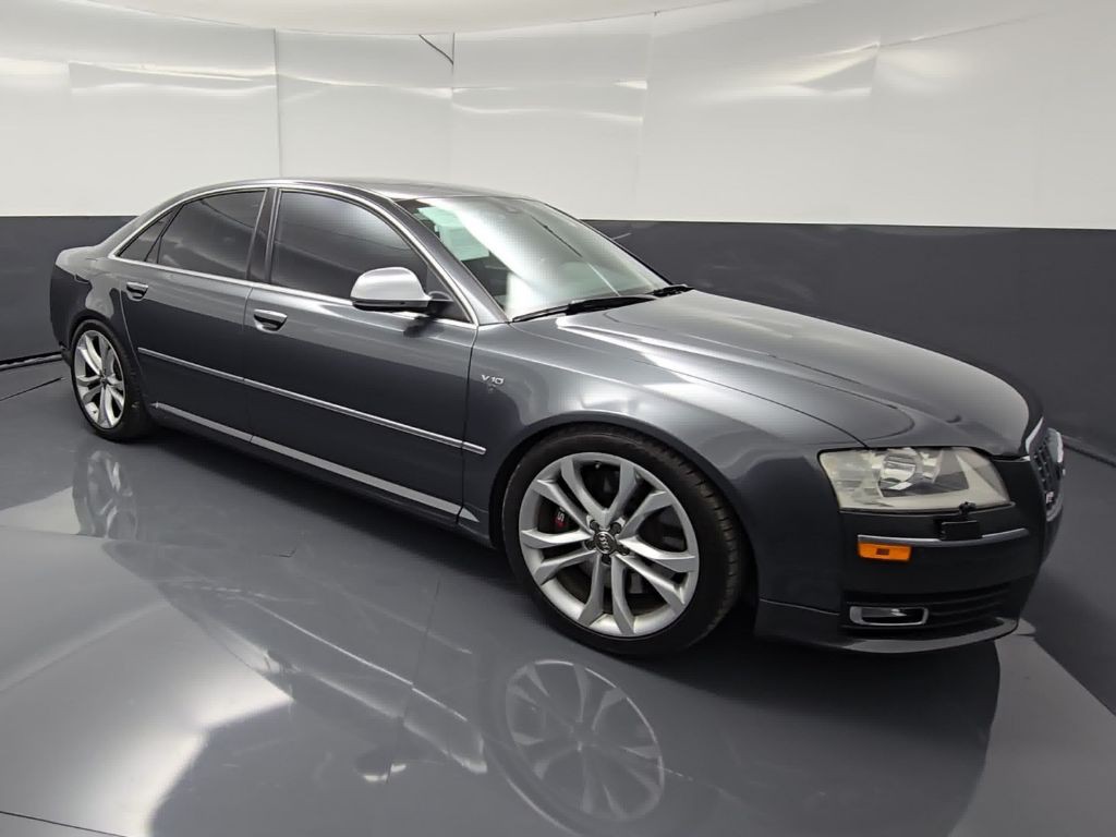 2008 Audi S8 Image 2