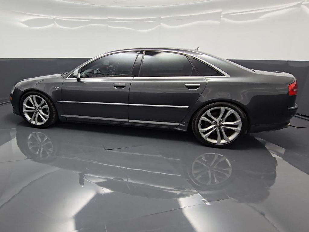2008 Audi S8 Image 3