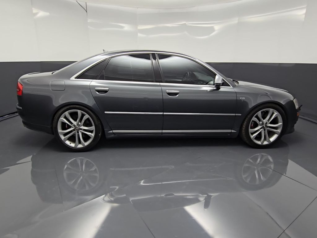 2008 Audi S8 Image 4