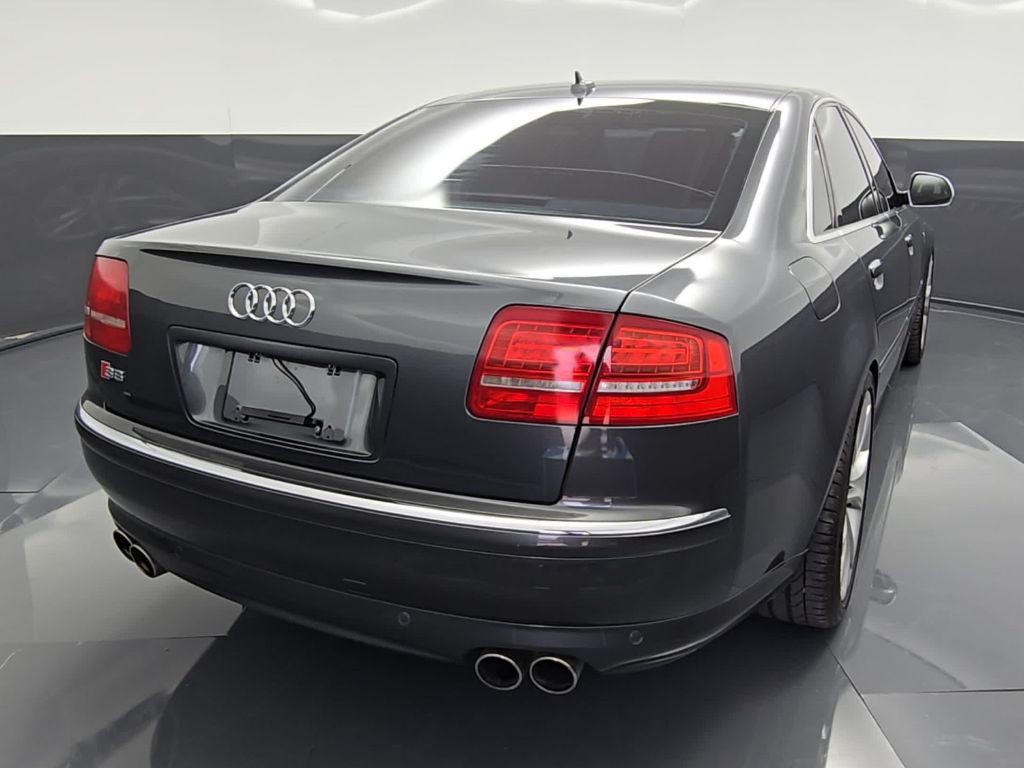 2008 Audi S8 Image 6
