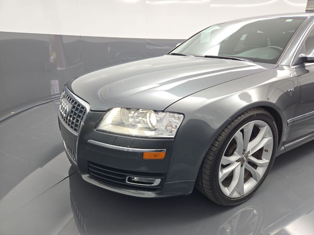 2008 Audi S8 Image 7